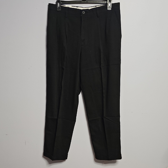 NWT Dockers Black Khaki Comfort Waistband Relaxed Fit Pants With Pleats - Picture 1 of 7